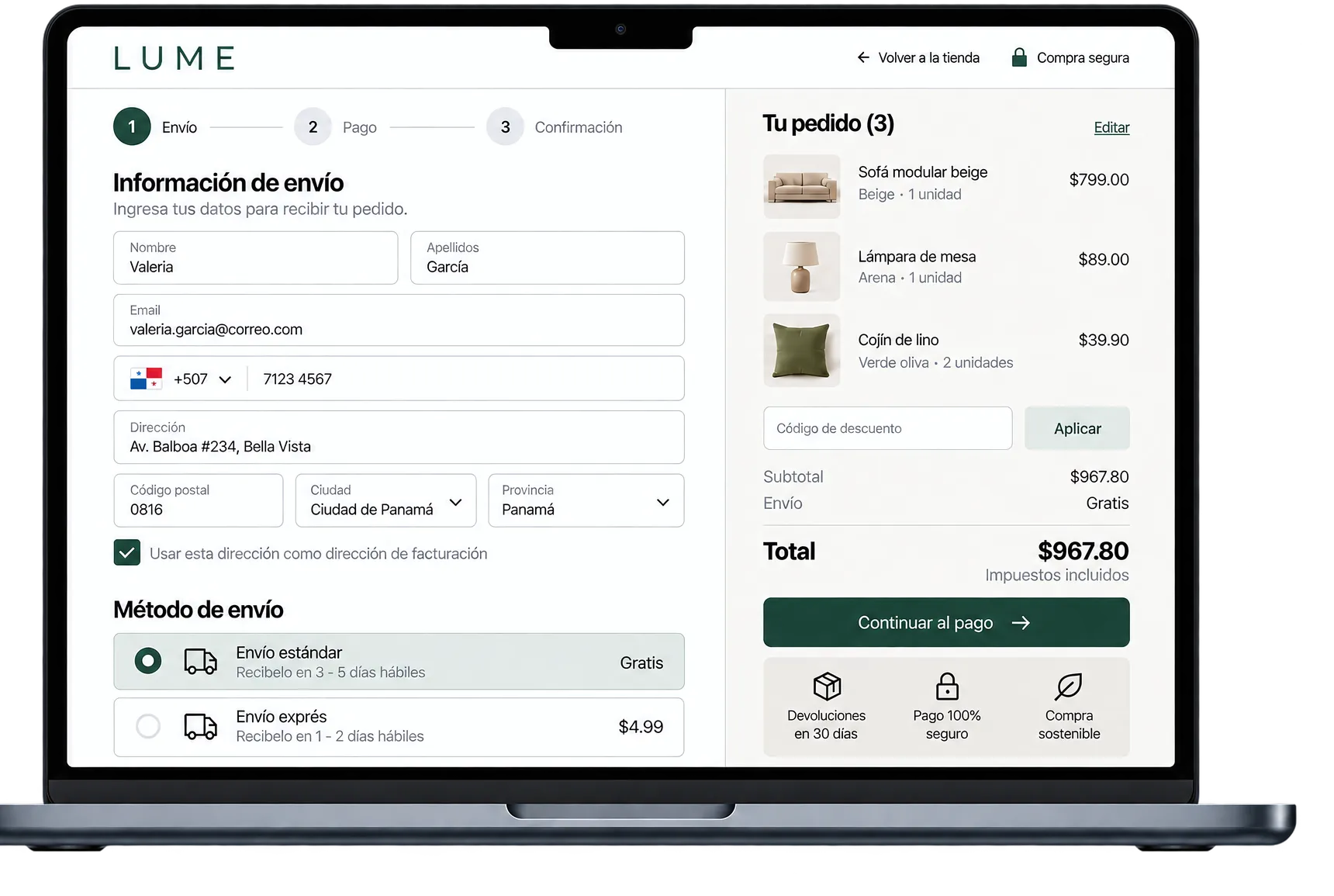 Laptop con el checkout de una tienda en línea integrado con Cubo API