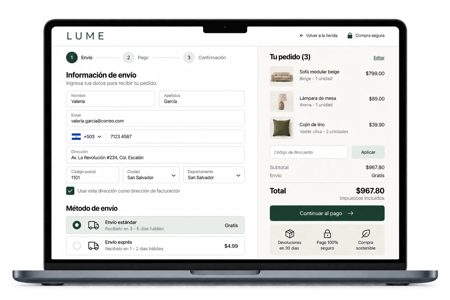 Laptop con el checkout de una tienda en línea integrado con Cubo API