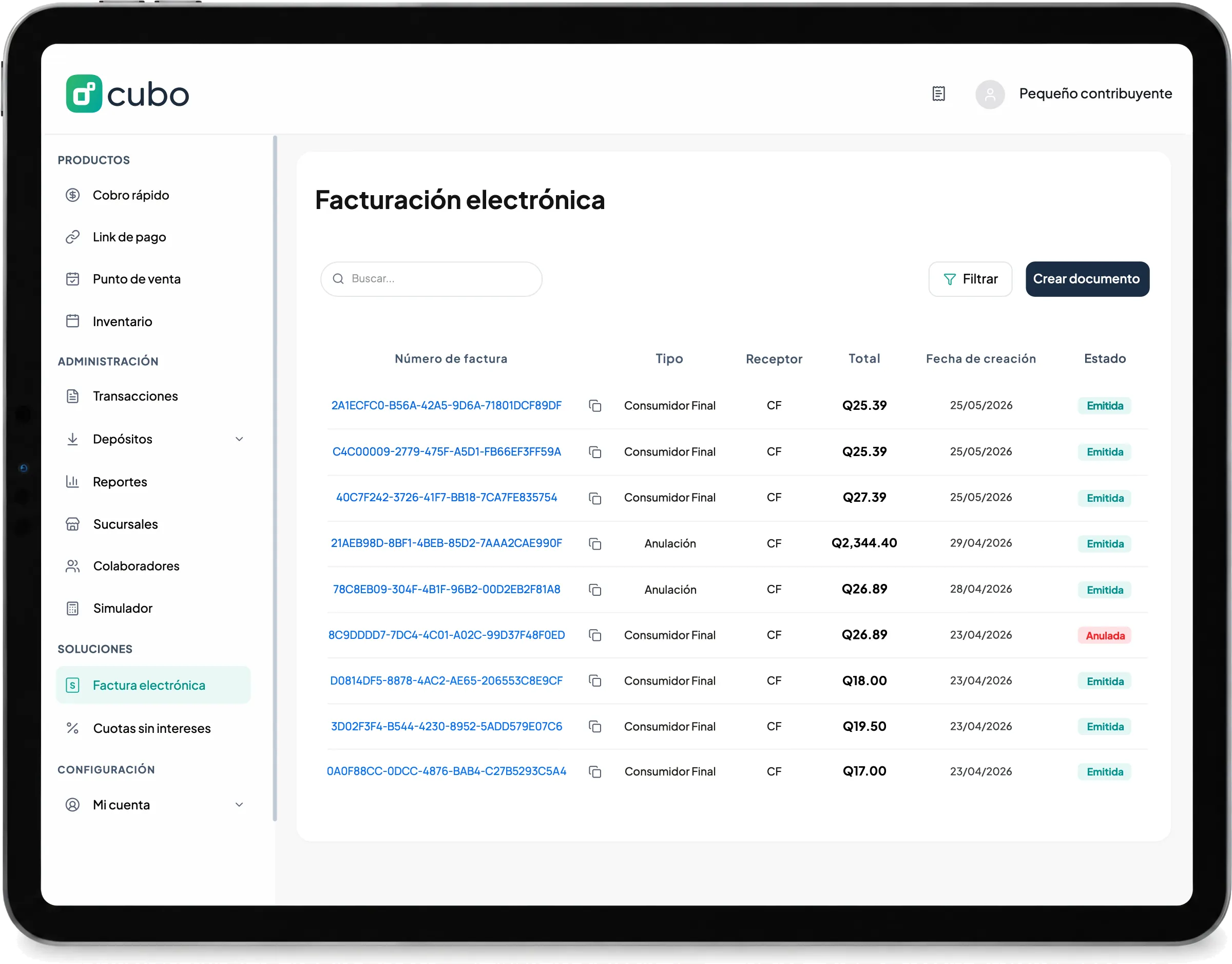 Tablet con el listado de facturas electrónicas emitidas en el admin de Cubo